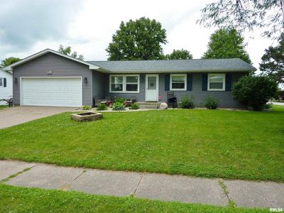 212 W Spring St, Eldridge, IA, 52748