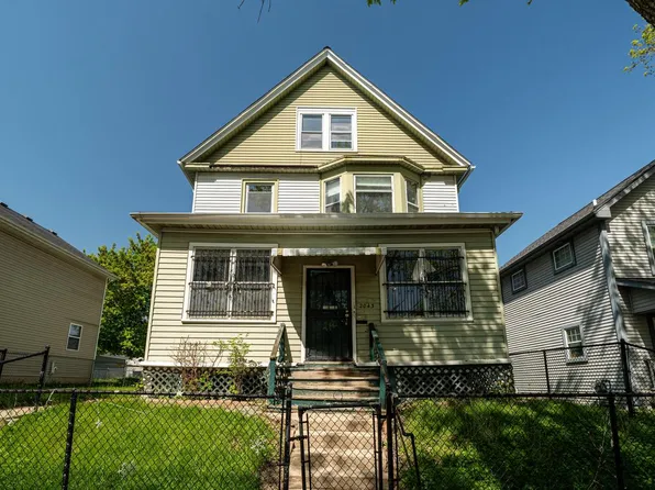 2043 N 28th STREET, Milwaukee, WI 53208