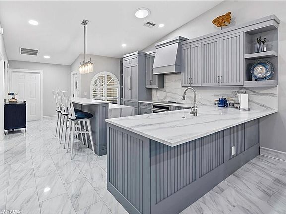3rd image of 798 Wiggins Bay DR