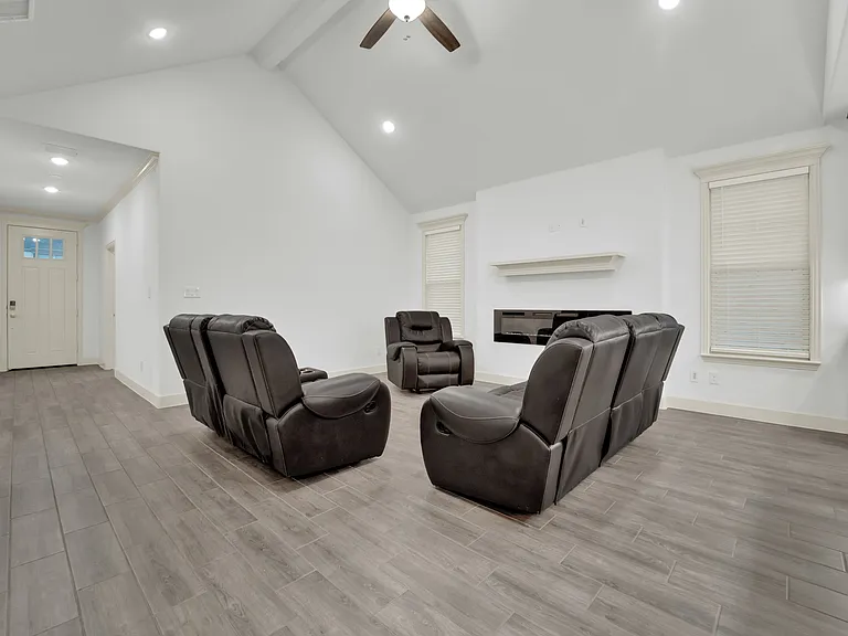 117 Community Dr — Photo 8