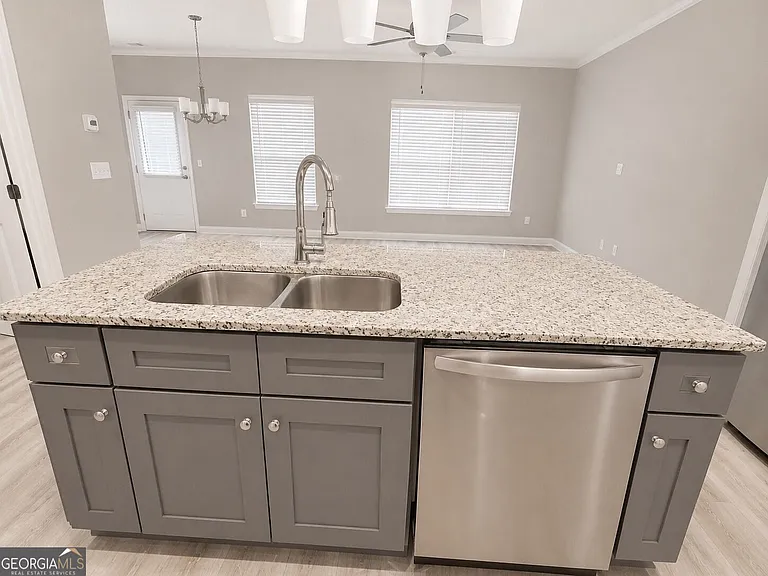 213 Beau St — Photo 4