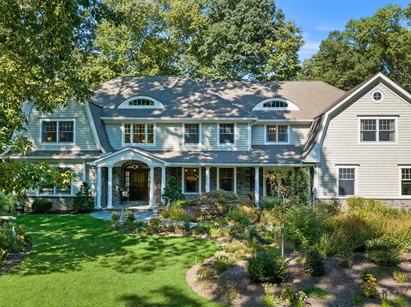 569 Cresthaven Rd, Wyckoff, NJ 07481