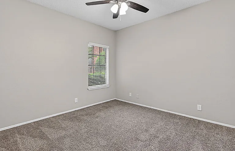 The Versailles Apartments — Photo 4