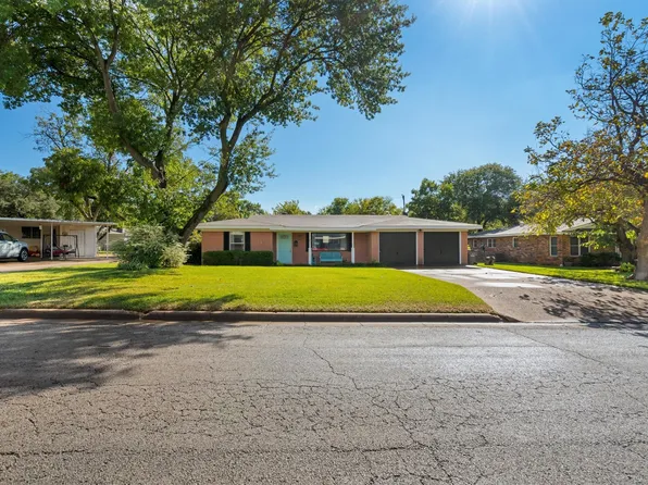 1420 Rolling Hills Dr, Graham, TX 76450