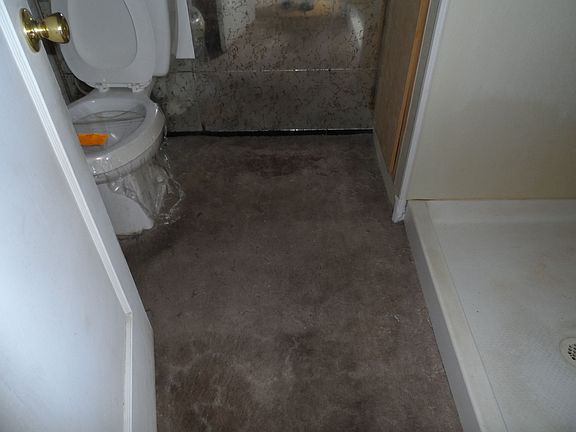 5th image of 410 Elm St