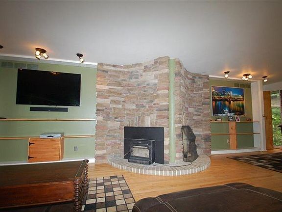 3rd image of 2700 Bonnie Dr