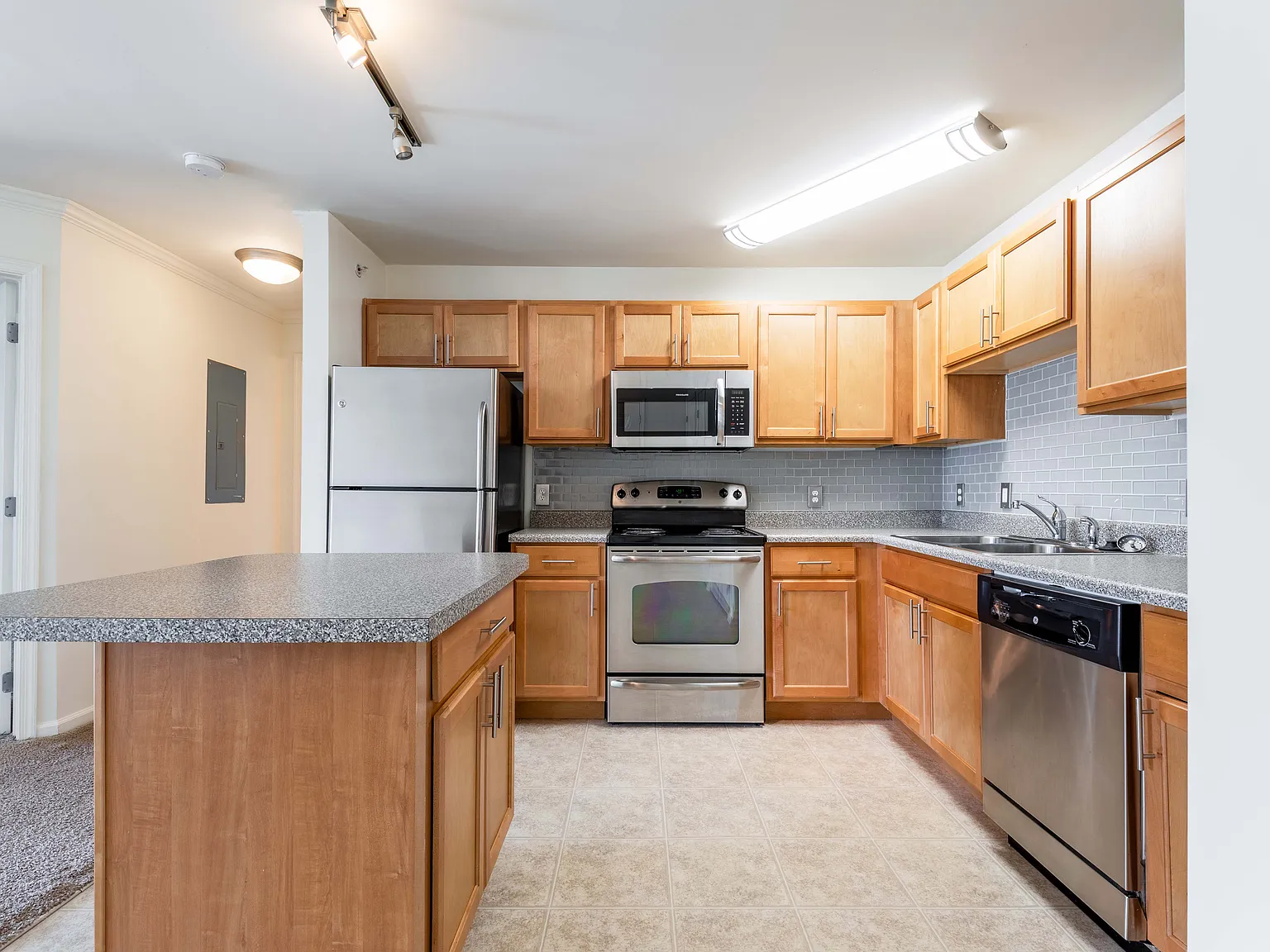 Cannon and Westover Apartment Homes — Photo 3