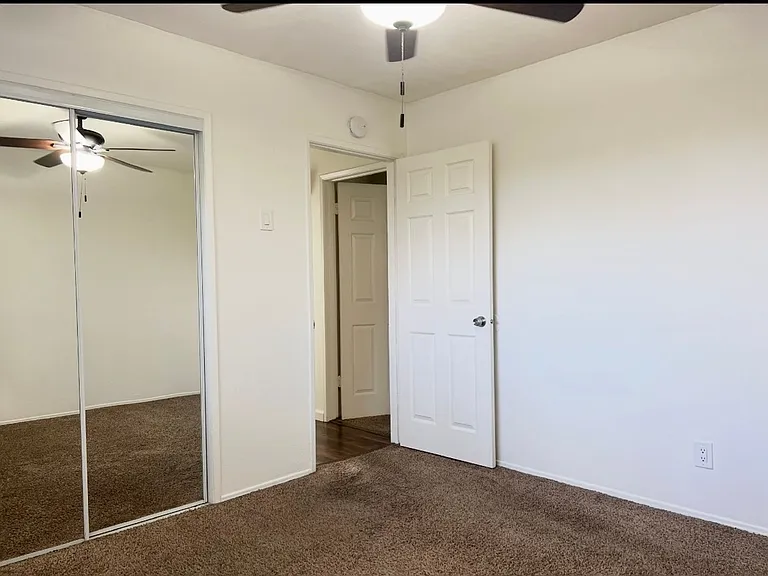 Bright 2 bed 1 bath in Pacific Beach — Photo 11