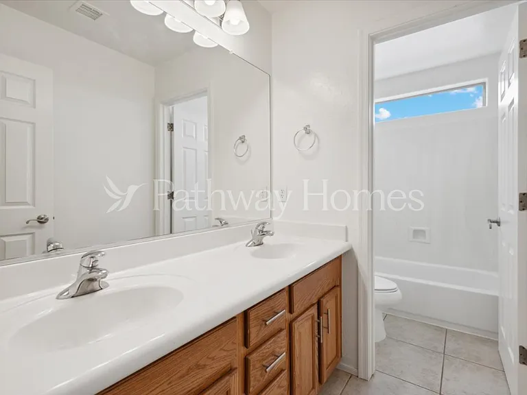 17762 W Watson Ln — Photo 16