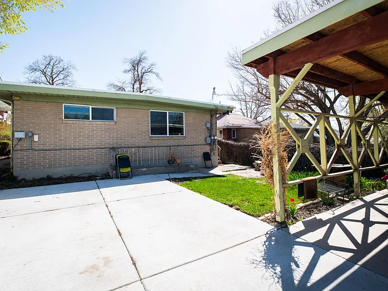 1179 E Blaine Ave #A — Photo 20