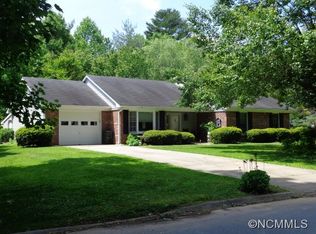 204 Southwood Ct, Fletcher, NC 28732