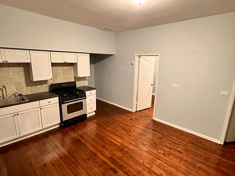 8616 S Escanaba Ave #2F — Photo 2