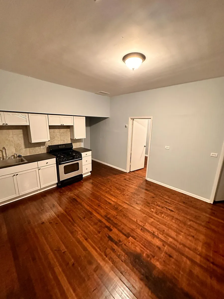 Building Photo - 8616 S Escanaba Ave #2F