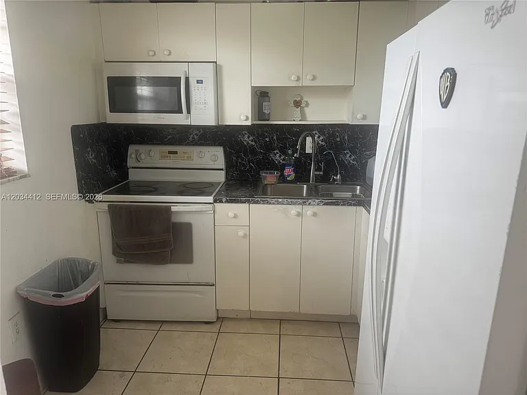 1725 W 60th St #F320 — Photo 3