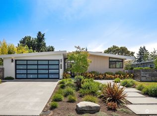 8221 SE 36th St, Mercer Island, WA 98040