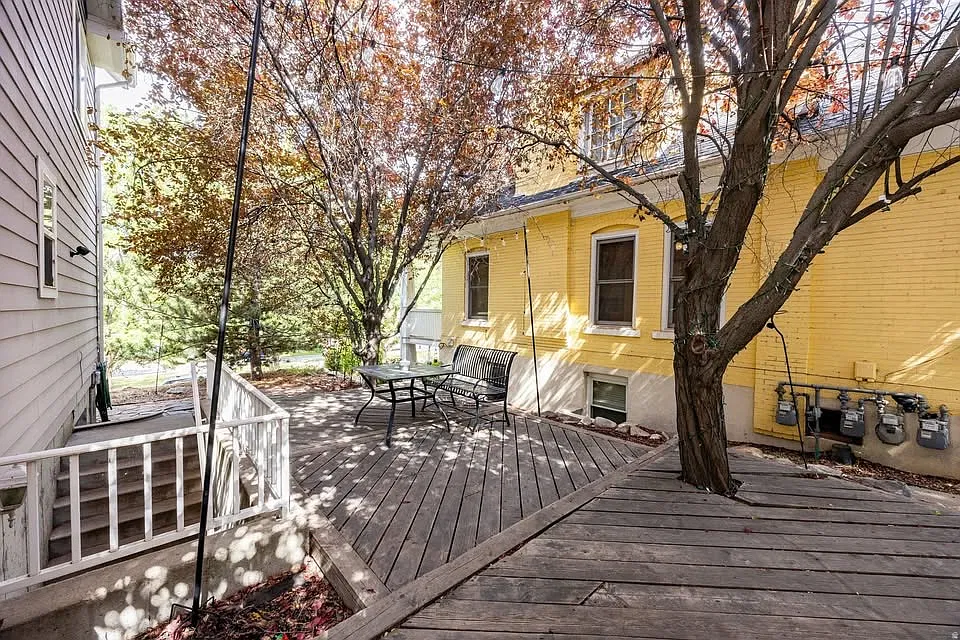1 bed, $1,300 — Photo 2
