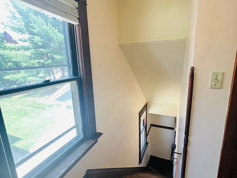 710 E Davenport St — Photo 8