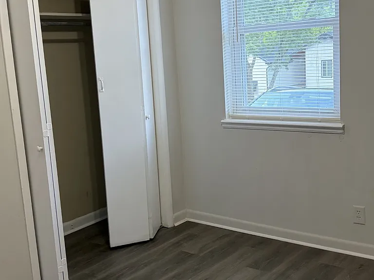 443 Cedarmont Dr — Photo 12