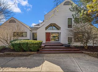 4756 Fairway Rdg S, West Bloomfield, MI 48323