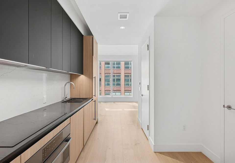 1st image of 312 W 43rd St #4M