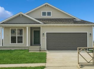 213 S Valley View Dr, Norwalk, IA 50211