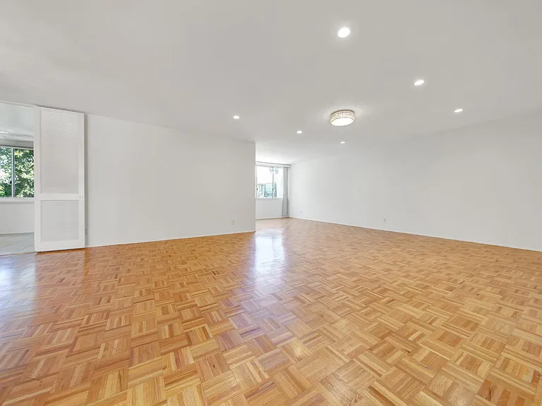 5301 Balboa Blvd #M8 — Photo 2