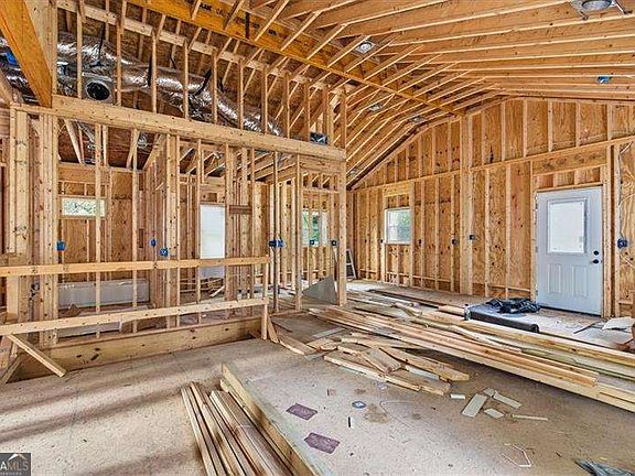 4th image of 2543 Susan Ln SW