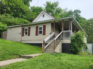 26 Todd St, Livingston, KY 40445