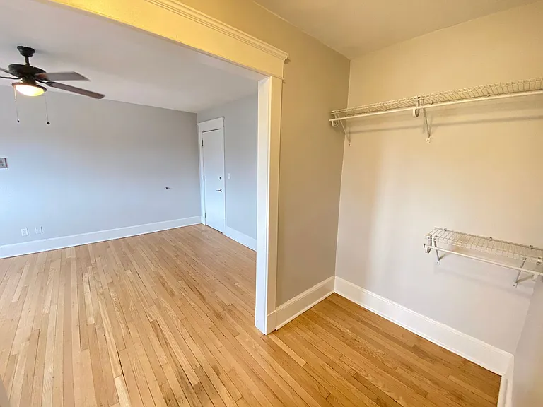 100 Howe Street — Photo 142