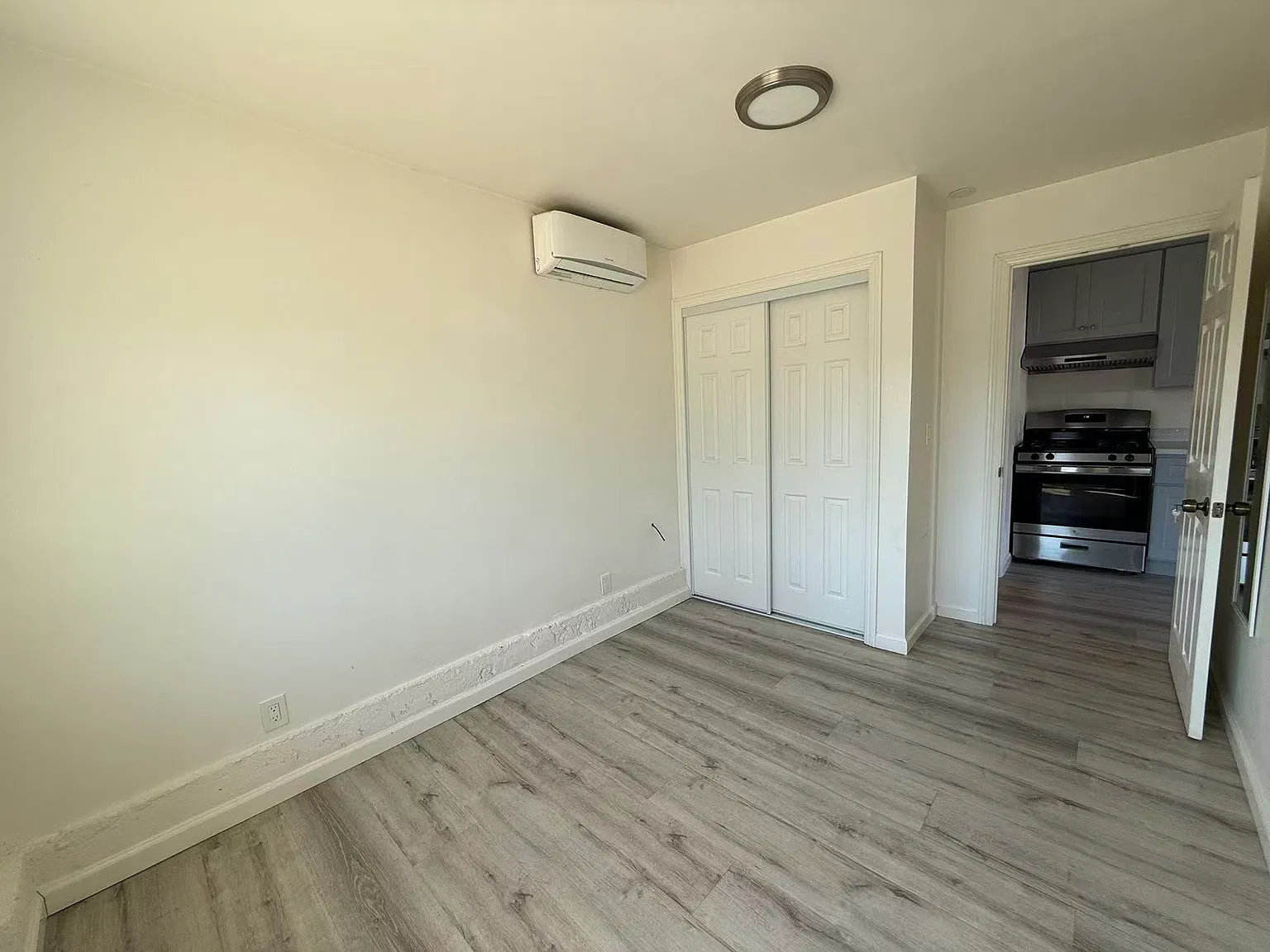 2 bed, 500 sqft, $2,000 — Photo 2