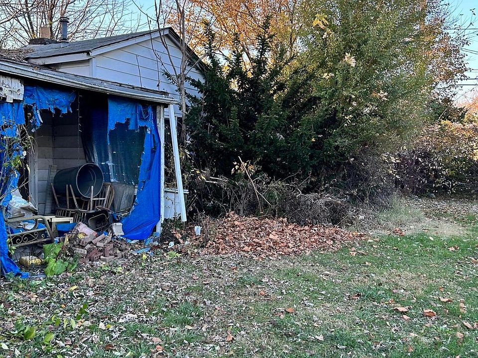2nd image of 646 Koebel Ave