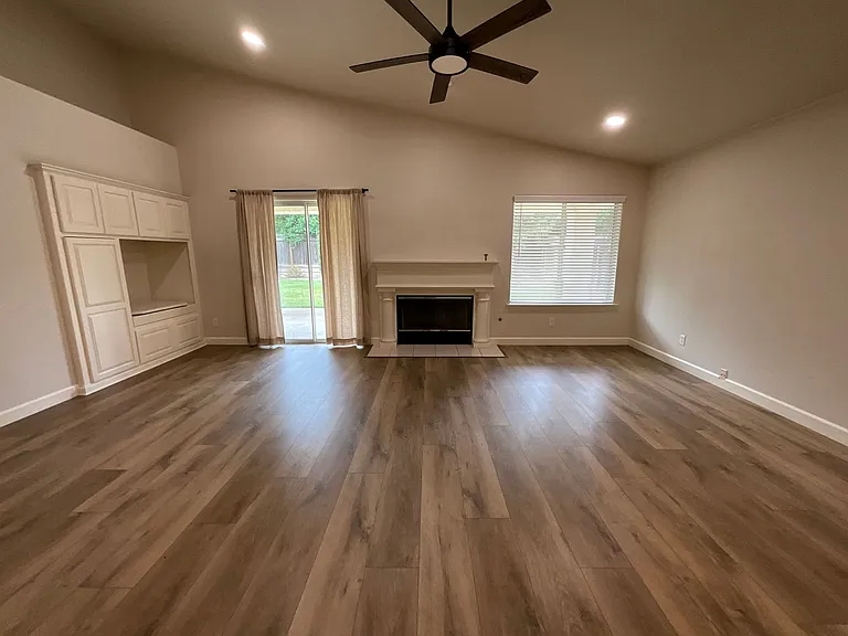 1834 E Lester Ave — Photo 7
