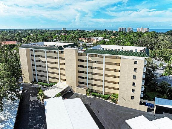 3rd image of 512 W Venice Ave APT 403