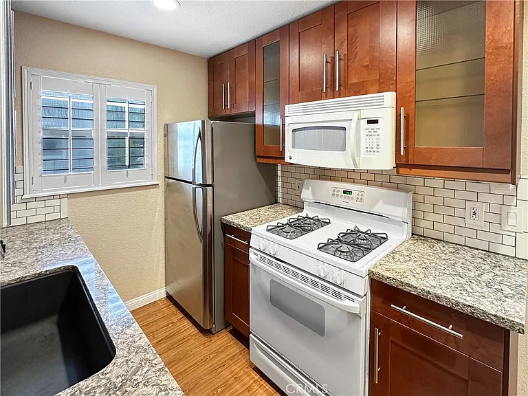 965 E Del Mar Blvd #6 — Photo 6
