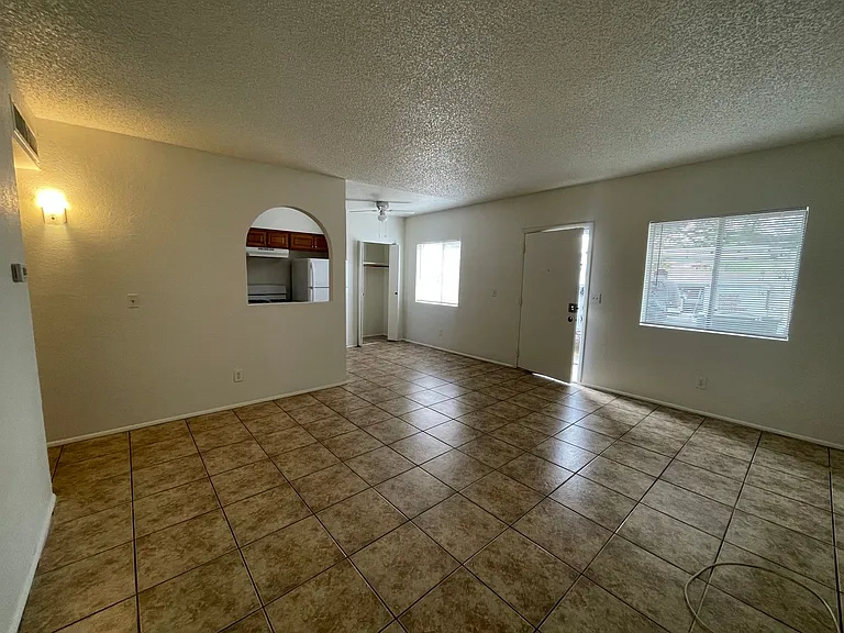 2 Bedroom And 1 Bath Triplex! **Move In Special** — Photo 6