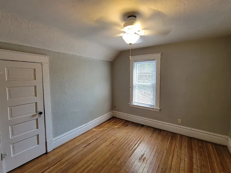 511 S Frederick Ave — Photo 7