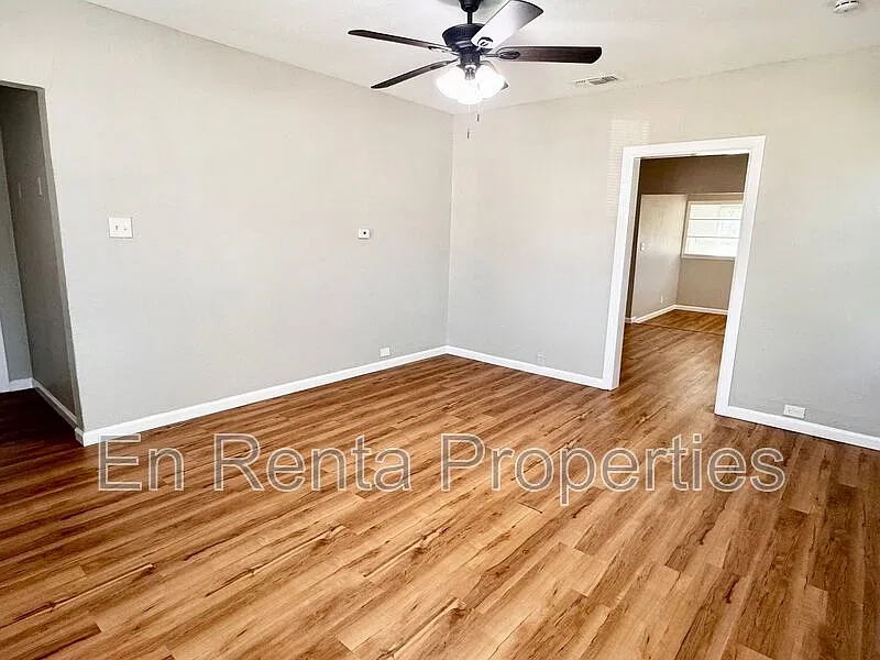 3 bed, 1.0 bath, 1010 sqft, $1,595 — Photo 3