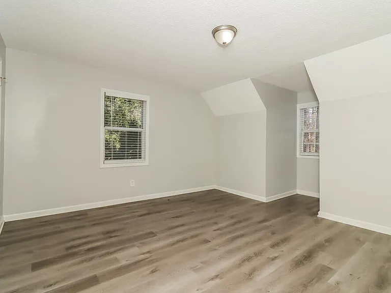 565 Bells Ferry Pl — Photo 16