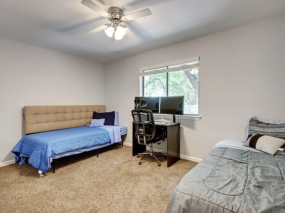 Guest bedroom 2 / Office