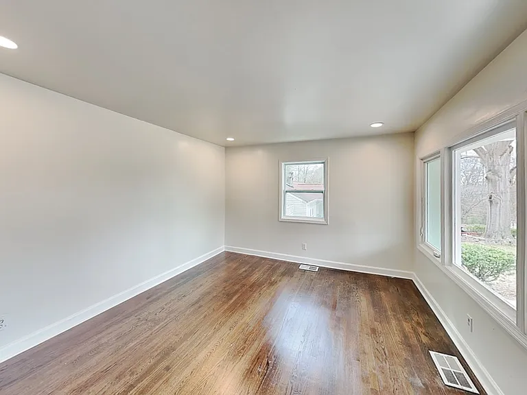 1958 Maywood Pl NW — Photo 3
