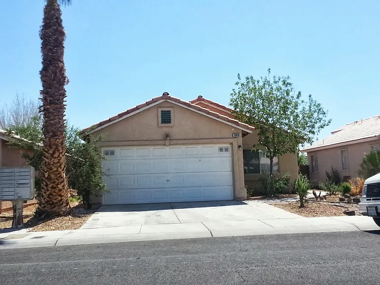 1860 Crystal Gem St — Photo 1