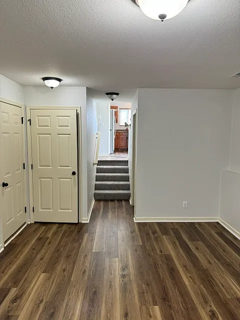 3 bed, 2.5 bath, 1493 sqft, $2,300 — Photo 4