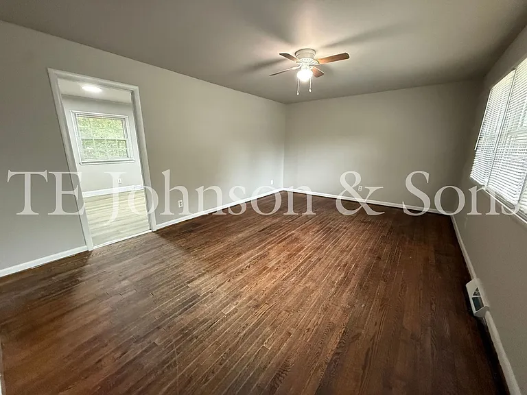 425 Cody Cir — Photo 2