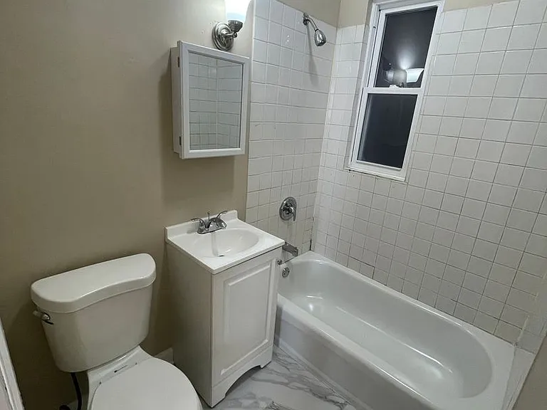 1022 W 64th St #2E — Photo 12