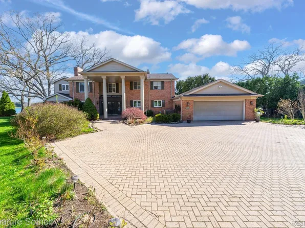 2224 Lake Angelus Shrs, Lake Angelus, MI 48326