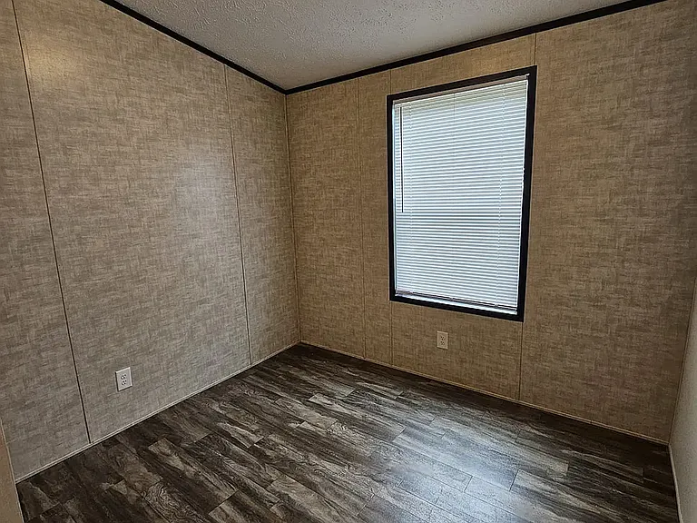 Dogwood MHP — Photo 14