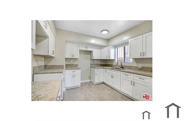 Building Photo - 205 W 89th St
