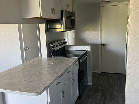 4th image of 4416 N 35th Ave #141