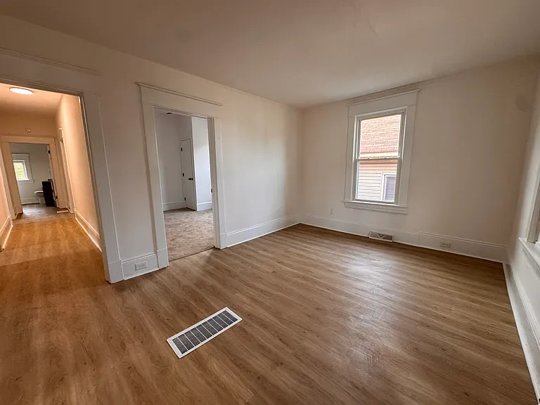 1144 Tompkins Ave SE — Photo 2