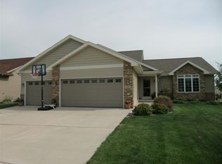 4422 Memorial Cir, Windsor, WI 53598